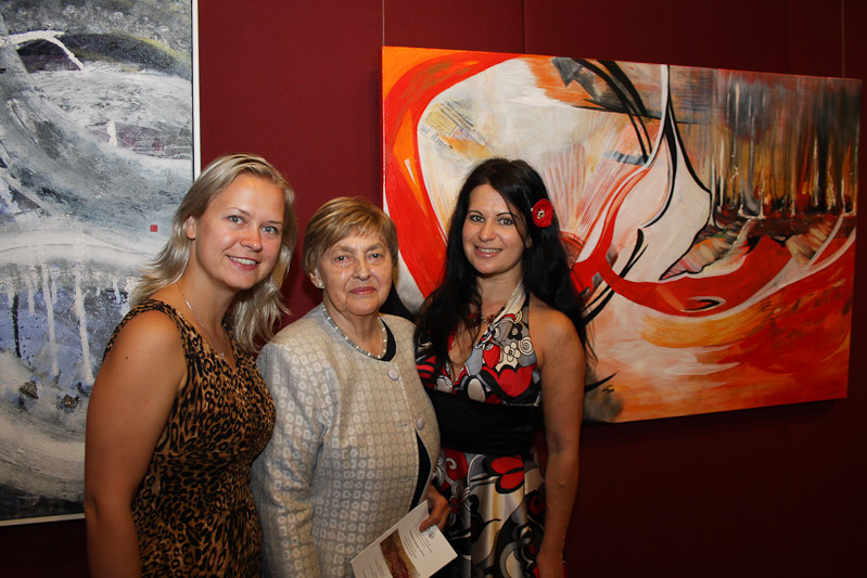 From left Sanita Maulāne, artist Birta Clark, and Ilze Viļuma